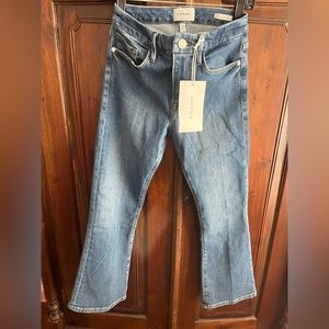 Frame Denim Le Crop Mini Boot Jeans. NO STRETCH. 1 % elastane but doesn’t give.